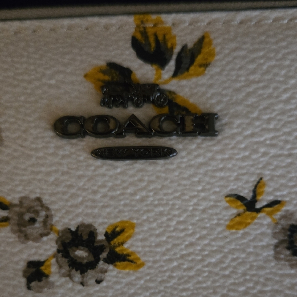 Coach White Floral Print Wallet - Picture 2 of 4